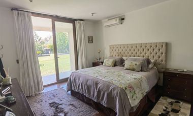 Casa En Venta De 4 Dorm. En Colina