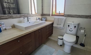 Casa En Venta De 4 Dorm. En Colina