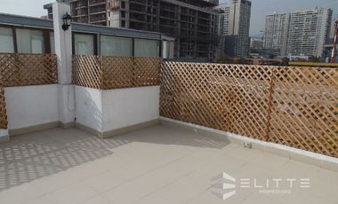 Departamento en venta con estacionamiento y azotea privada Santiago