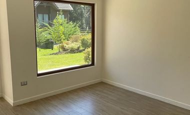 Casa En Venta De 3 Dorm. En Pucón Condominio Alicura