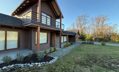 Casa En Venta De 5 Dorm. En Condominio Canto Del Estero