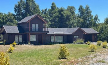 Casa En Venta De 5 Dorm. En Condominio Canto Del Estero