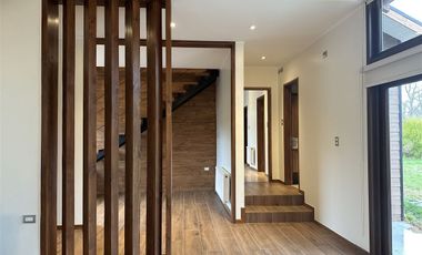 Casa En Venta De 5 Dorm. En Condominio Canto Del Estero