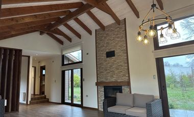 Casa En Venta De 5 Dorm. En Condominio Canto Del Estero