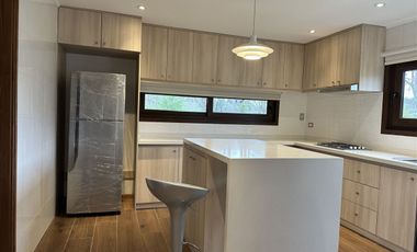 Casa En Venta De 5 Dorm. En Condominio Canto Del Estero