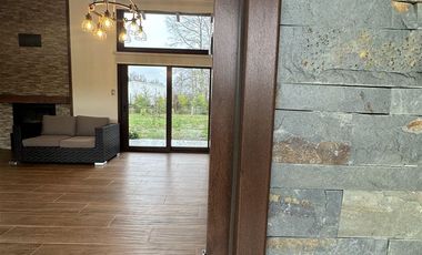 Casa En Venta De 5 Dorm. En Condominio Canto Del Estero