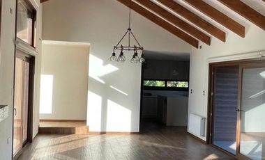 Casa En Venta De 5 Dorm. En Condominio Canto Del Estero