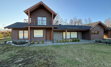 Casa En Venta De 5 Dorm. En Condominio Canto Del Estero