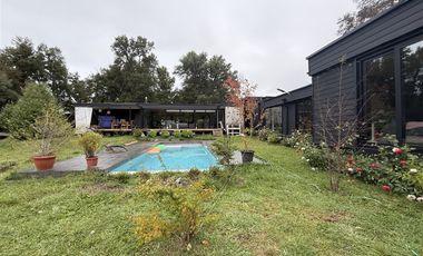 Casa En Venta De 5 Dorm. En Pucón Condominio Canto Del Lago