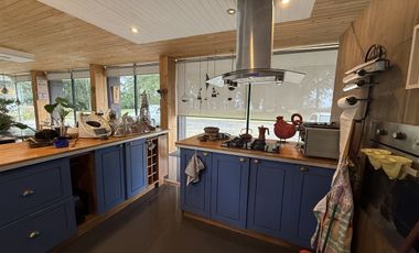 Casa En Venta De 5 Dorm. En Pucón Condominio Canto Del Lago