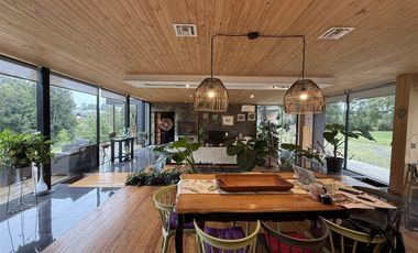 Casa En Venta De 5 Dorm. En Pucón Condominio Canto Del Lago