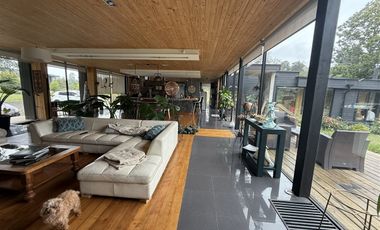 Casa En Venta De 5 Dorm. En Pucón Condominio Canto Del Lago