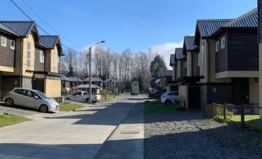 Casa En Venta De 3 Dorm. En Pucón