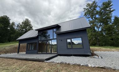 Casa En Venta De 4 Dorm. En Pucón Sector Candelaria