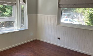 Casa en arriendo c/ estacionamiento en Camino al Volcán