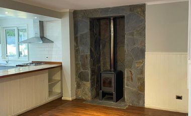 Casa en arriendo c/ estacionamiento en Camino al Volcán