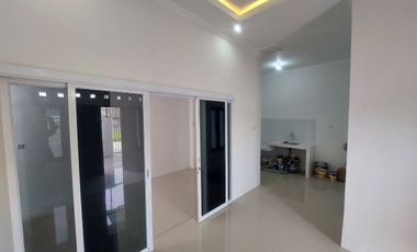 Rumah Baru Gress Cantik Bonus Pagar Canopi di Karangasem Solo Kota