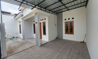 Rumah Baru Gress Cantik Bonus Pagar Canopi di Karangasem Solo Kota