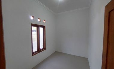 Rumah Baru Gress Cantik Bonus Pagar Canopi di Karangasem Solo Kota