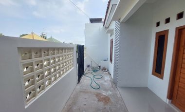 Rumah Baru Gress Cantik Bonus Pagar Canopi di Karangasem Solo Kota