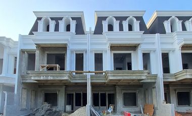 Jual Rumah American Classic Dalam Townhouse  Dekat Cilandak Jakaarta