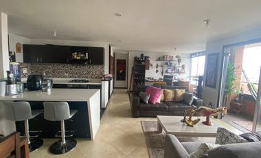 Venta Apartamento Loma de los Bernal. Medellin