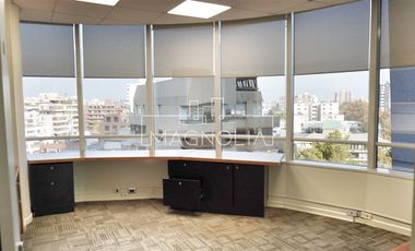 Oficina en Arriendo en A pasos del Metro Los Leones