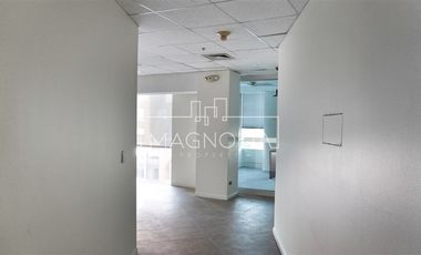 Oficina en Arriendo en A pasos del Metro Los Leones