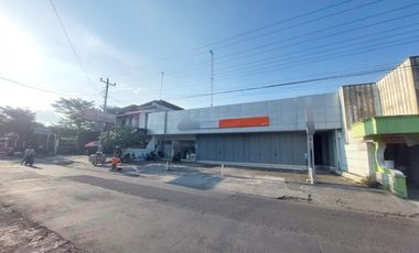 Ruang Usaha Strategis Luas di Tepi Jalan Utama  Pedan Klaten