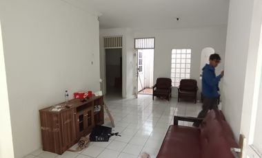 Di sewakan Rumah dlm perumahan candi gebang dkt swalayan pamela  cond