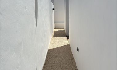 CASA EN VENTA DE UNA PLANTA EN PRIVADA FIORA, CONKAL, ENTREGA INMEDIATA.