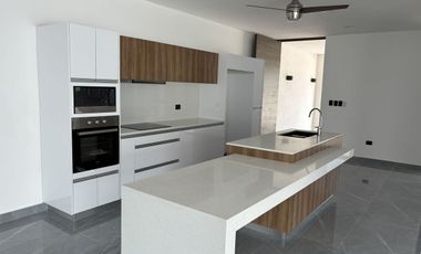 CASA EN VENTA DE UNA PLANTA EN PRIVADA FIORA, CONKAL, ENTREGA INMEDIATA.