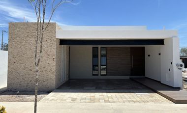 CASA EN VENTA DE UNA PLANTA EN PRIVADA FIORA, CONKAL, ENTREGA INMEDIATA.