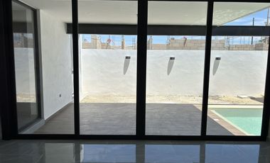 CASA EN VENTA DE UNA PLANTA EN PRIVADA FIORA, CONKAL, ENTREGA INMEDIATA.