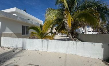 Casa en venta en 2da Fila y en esquina en Telchac Puerto