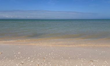 Casa en venta en 2da Fila y en esquina en Telchac Puerto