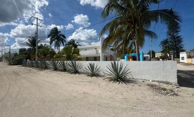 Casa en venta en 2da Fila y en esquina en Telchac Puerto