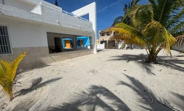 Casa en venta en 2da Fila y en esquina en Telchac Puerto