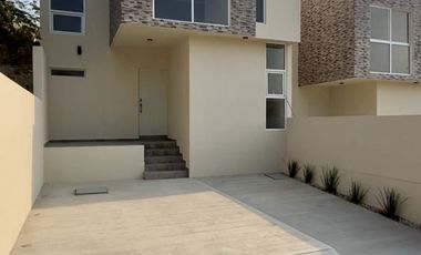 CASA EN VENTA EN PRIVADA DEL FRACCIONAMIENTO SABINES