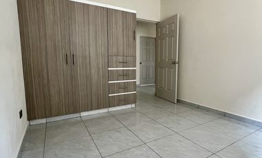 CASA EN VENTA EN PRIVADA DEL FRACCIONAMIENTO SABINES