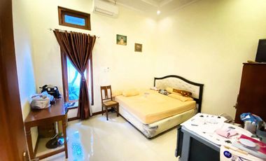 Rumah luas 428m nyaman asri tengah kota Nusukan Banjarsari solo