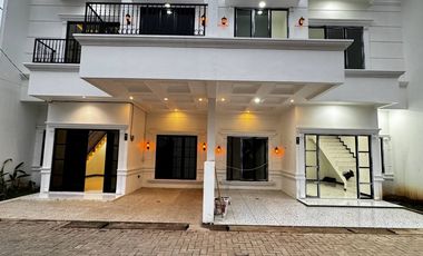 Rumah Selatan Jakarta 5 Menit TOL Desari