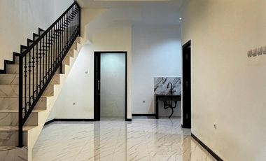 Rumah Selatan Jakarta 5 Menit TOL Desari