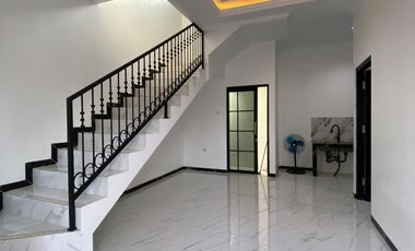 Rumah Selatan Jakarta 5 Menit TOL Desari