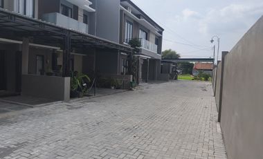 Rumah cluster 2 lantai klodran colomadu solo