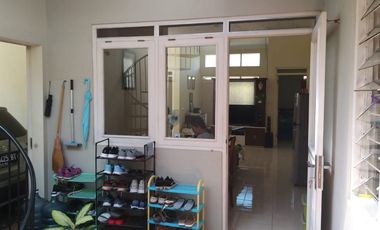 DIJUAL RUMAH PERUM 2 LANTAI KONSEP GREEN LIVING YANG SEHAT DI JAPUNAN