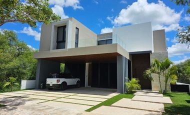 Casa en venta en Privada Oasis, Yucatan Country Club