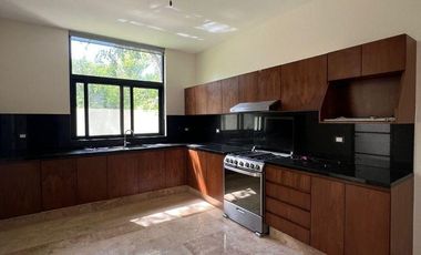 Casa en renta y en venta en Cutzam, Yucatan Country Club. Mérida, Yucatán