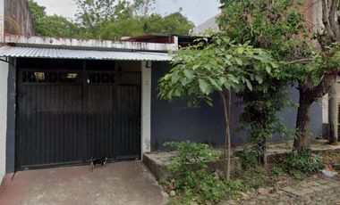 CASA A LA VENTA EN LA COLONIA LOMAS DE SAYULA, TAPACHULA, CHIAPAS, A 5 MINUTOS DE LA ZONA CENTRO, A 10 MINUTOS DE CENTRO COMERCIAL ALAIA TAPACHULA.
