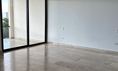 Casa en renta en el Yucatán Country Club, privada Oasis.